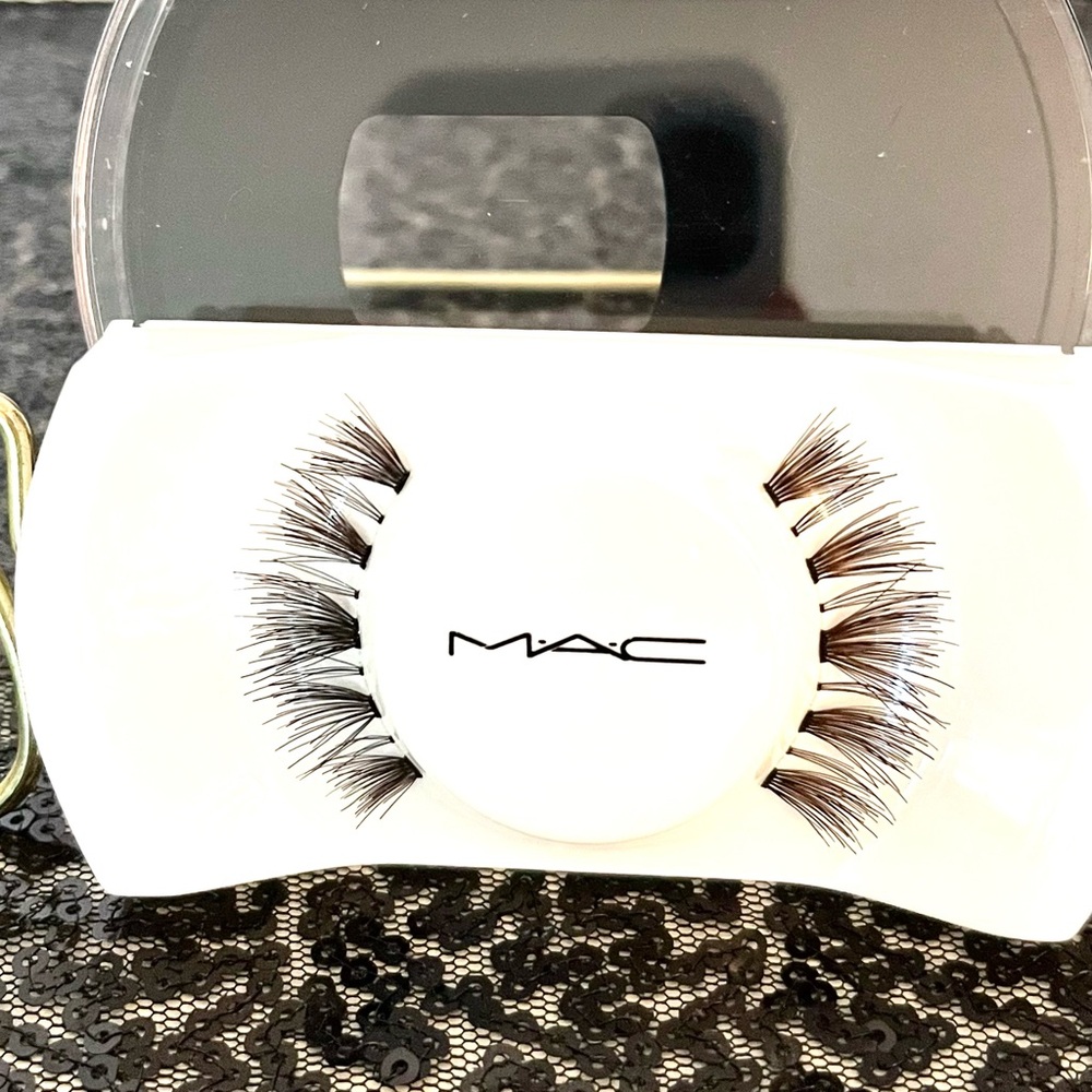 MAC False Eyelashes Black